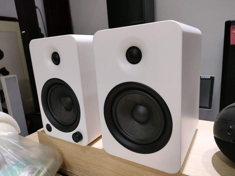The difference between actiive speakers and passive speakers Davecl